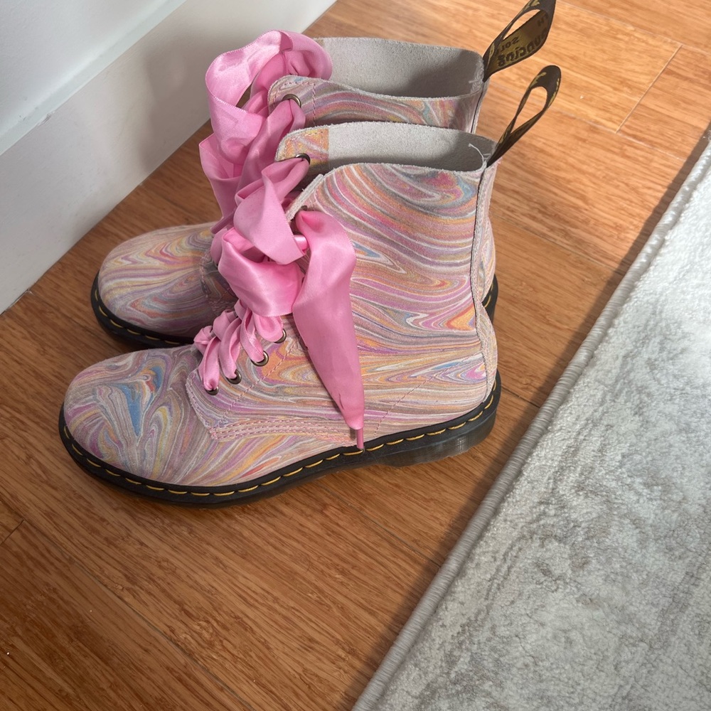 Dr. Martens 1460 Pascal Marbled suede Lace Up Boots in size US women’s 8